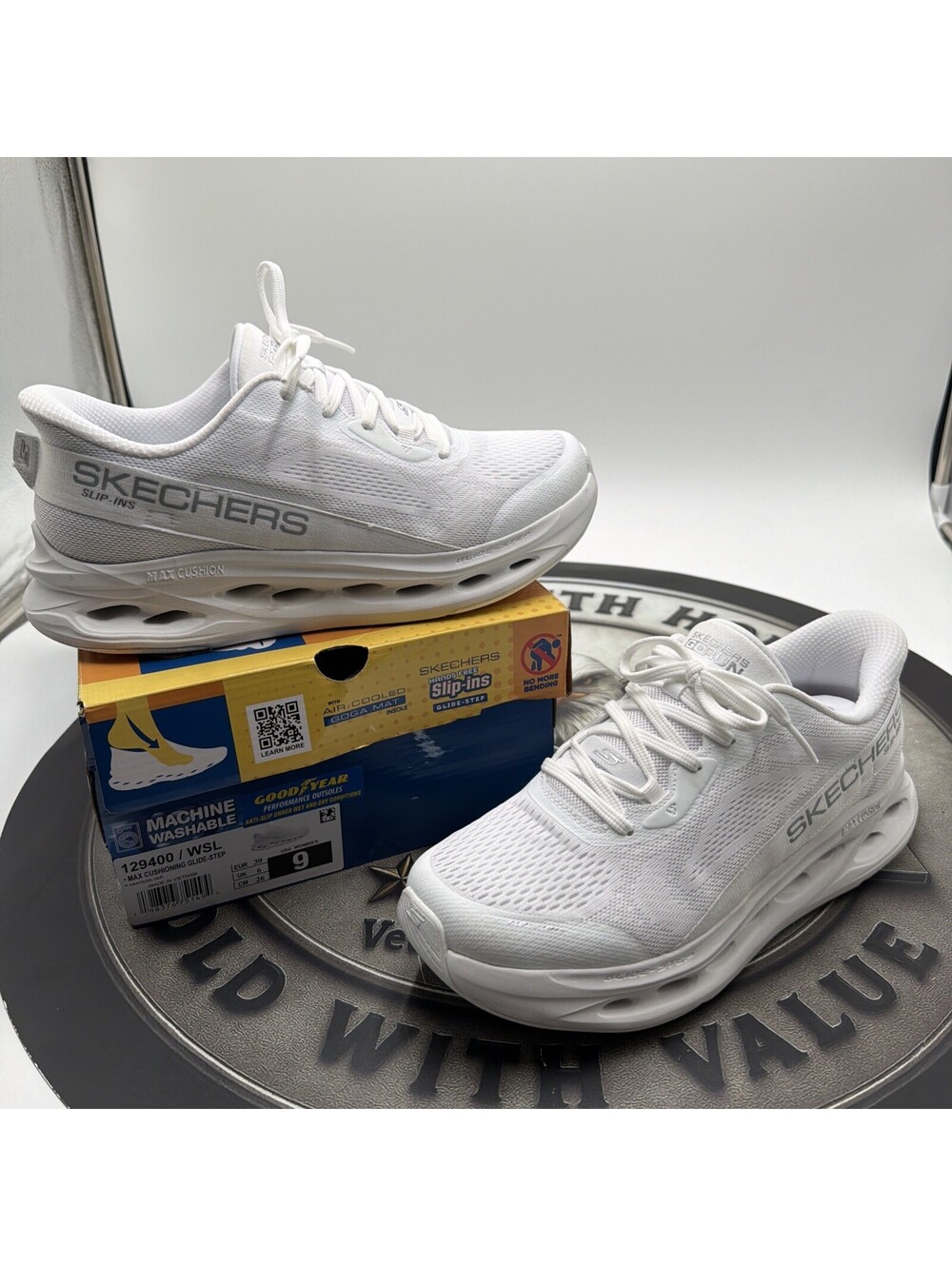 Skechers Max Cushioning Glide-Step Womens Size 9 White Running Shoes Sneakers